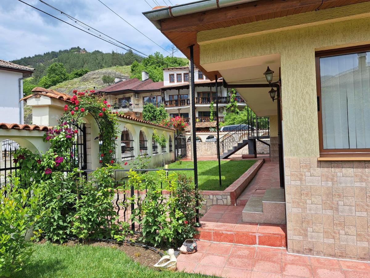Guest House Benita Devin Exteriér fotografie