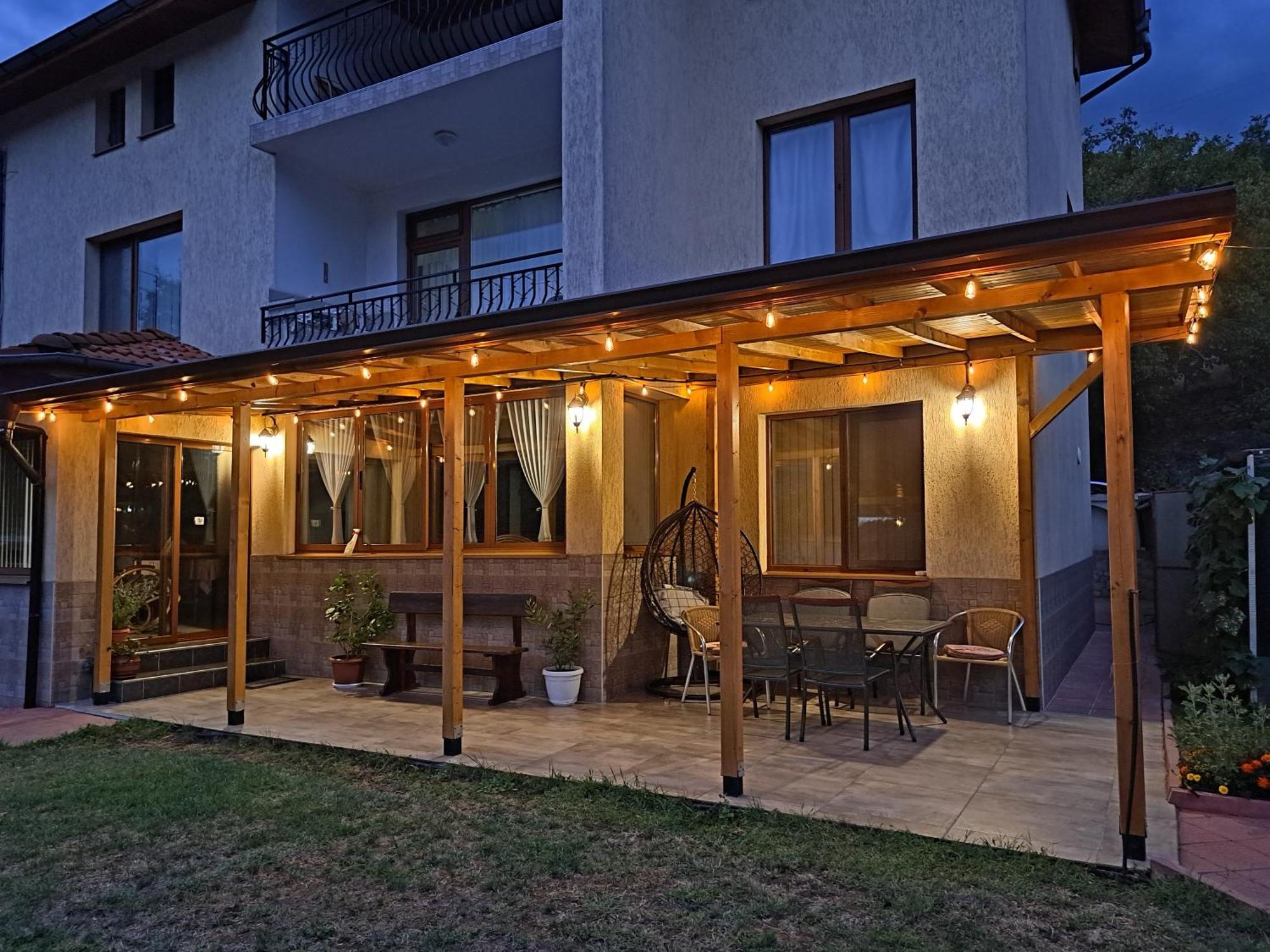 Guest House Benita Devin Exteriér fotografie